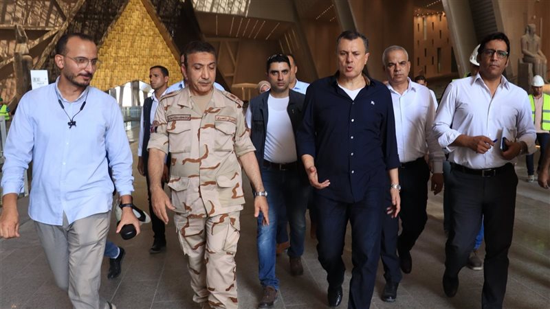 وزير السياحة والآثار