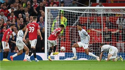  ماركوس راشفورد يحرز الهدف الثاني لمانشستر يونايتد في مرمى ليفربول 