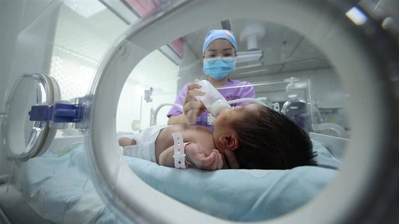 رضيع في مستشفى في