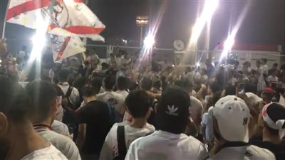 جماهير القلعة البيضاء يحيون ذكرى شهداء الزمالك احتفالا بالتتويج الدوري | فيديو