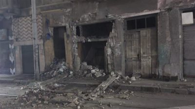 انهيار عقار قديم خال من السكان في الإسكندرية