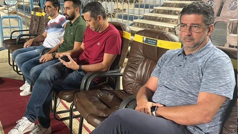 فيتوريا رفقة جهازه
