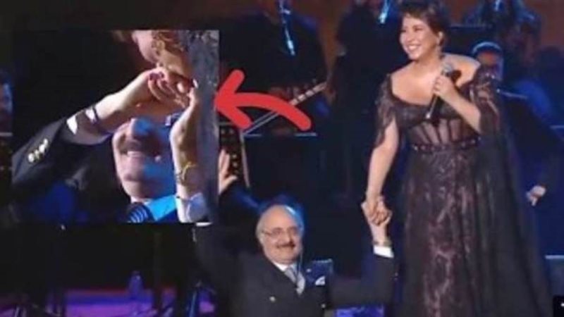 شيرين تقبل يد طبيبها