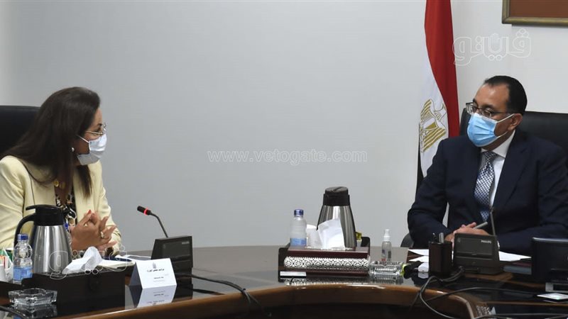 رئيس الوزراء ووزيرة