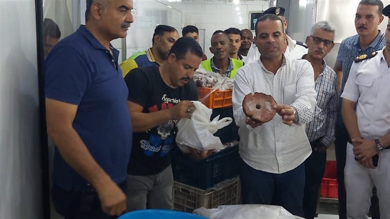 رئيس حي الدقي يضبط