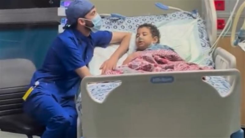 الممرض عمر محمد مع