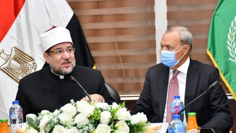 وزير الأوقاف ومحافظ