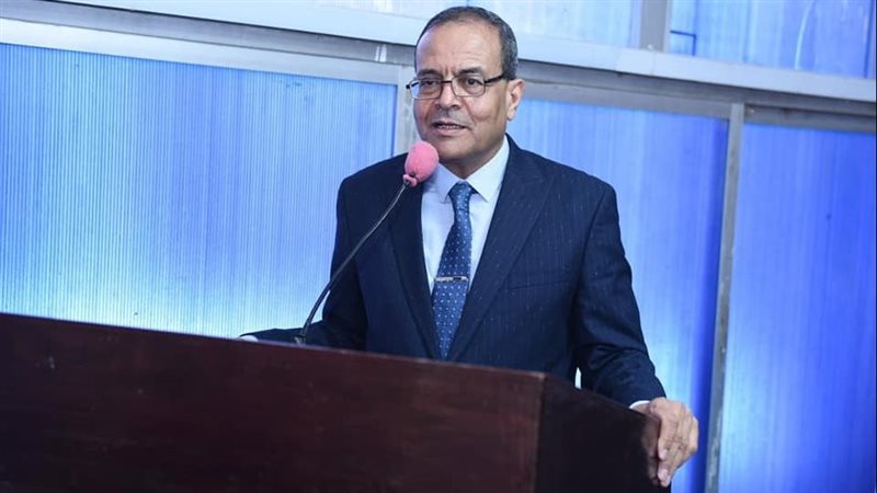 الدكتور مصطفي عبد