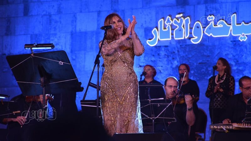 نادية مصطفى 