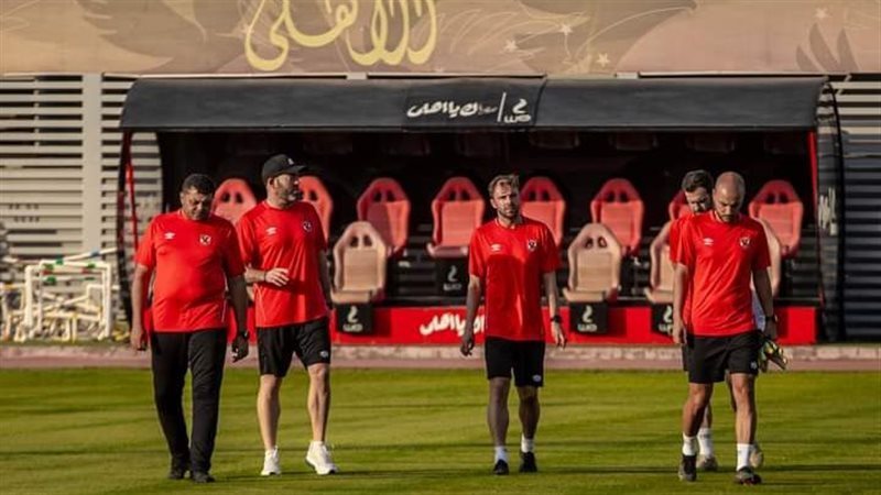 الجهاز الفني للنادي
