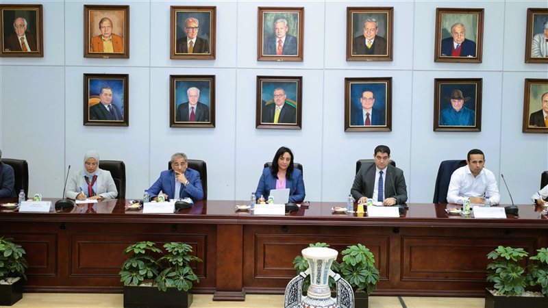 اجتماع وزير السياحة