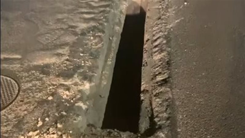 حفرة في طريق التجمع