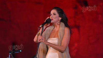 تانيا صالح تفاجئ جمهور القلعة بالفنان حازم شاهين | فيديو 