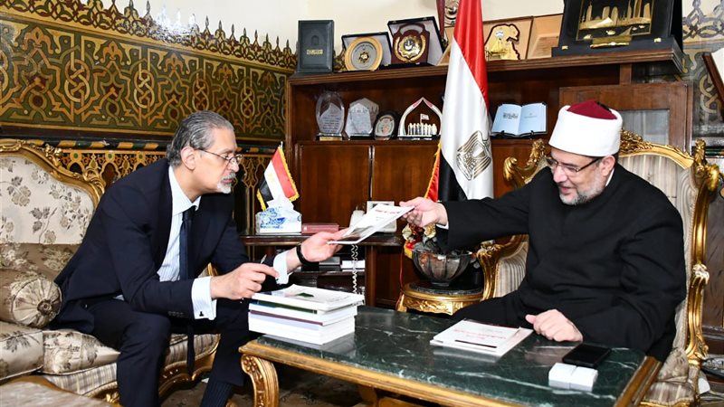 وزير الأوقاف يستقبل