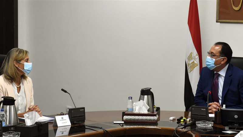 رئيس الوزراء ووزيرة