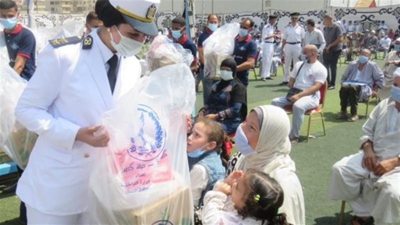 توزيع المساعدات 