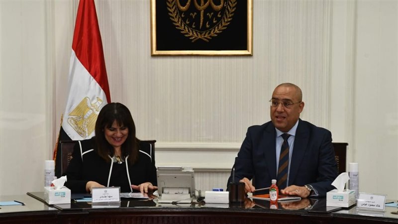 وزير الإسكان ووزيرة