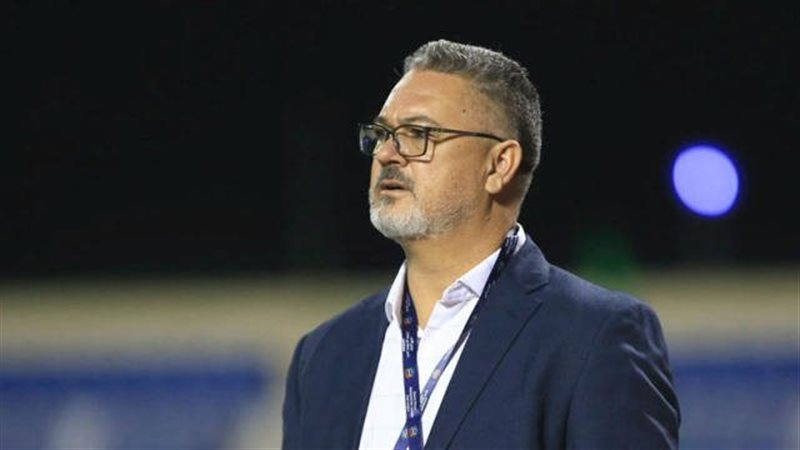  ميكالي المدير الفني
