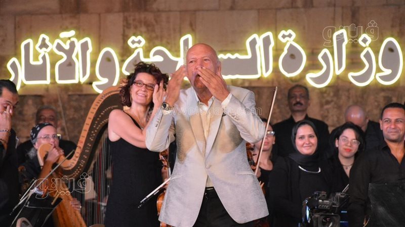 عمر خيرت يشعل مهرجان
