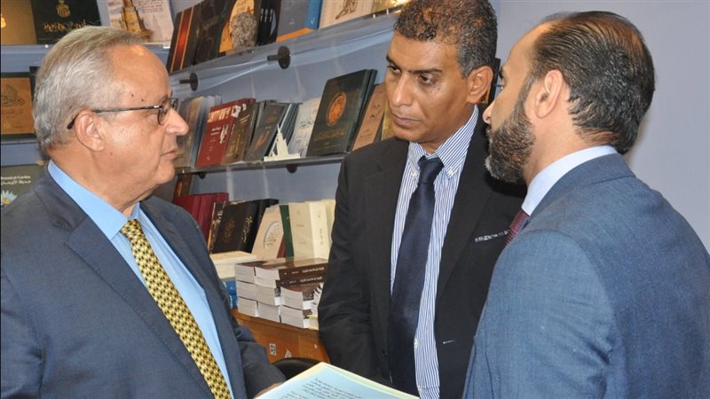 جولة مدير مكتبة الإسكندرية