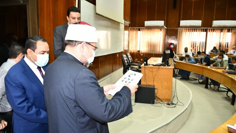 وزير الأوقاف يتفقد