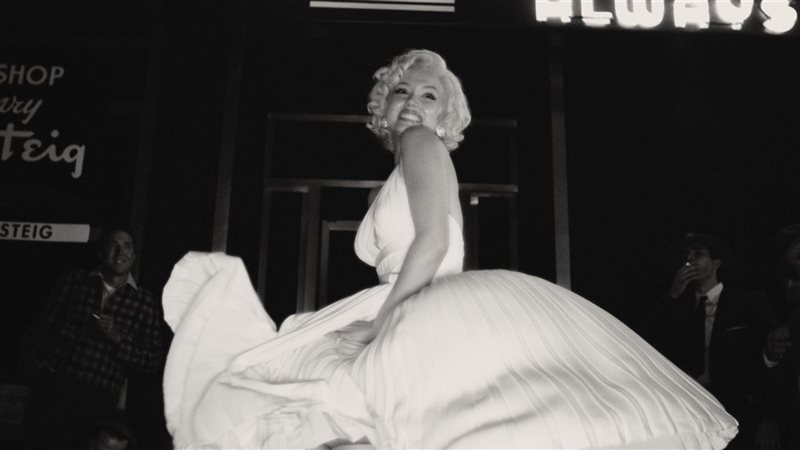 فيلم Blonde
