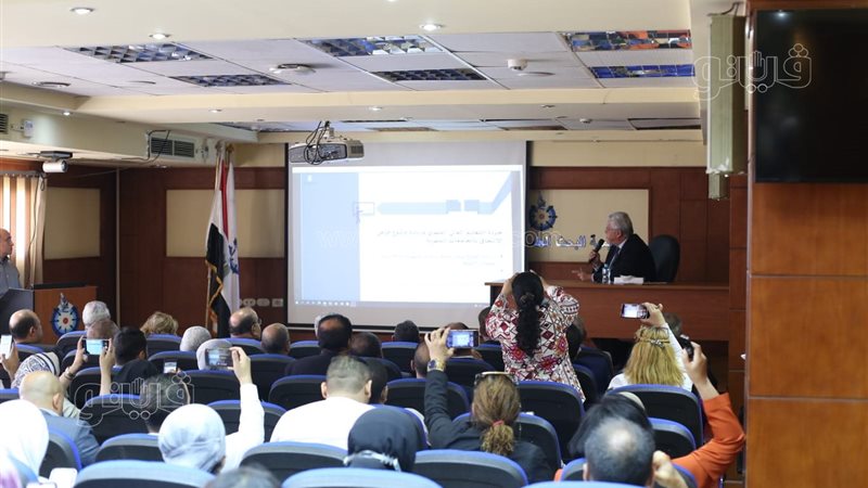 الدكتور أيمن عاشور