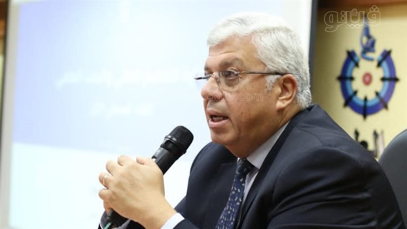 الدكتور أيمن عاشور