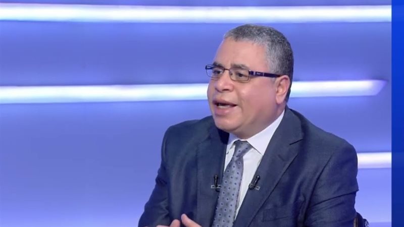 الدكتور أحمد العطيفى