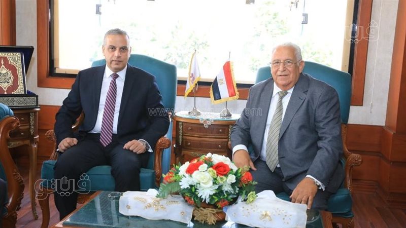 محافظ سوهاج مع وزير