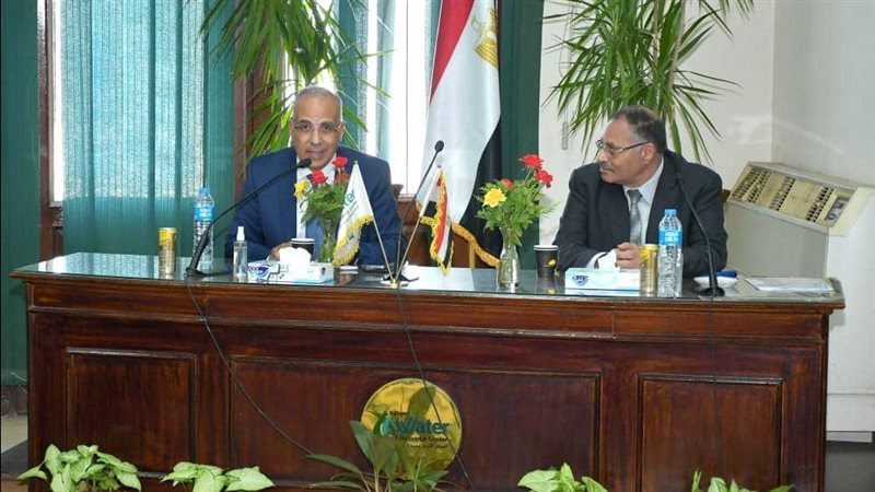 وزير الرى يلتقى قيادات