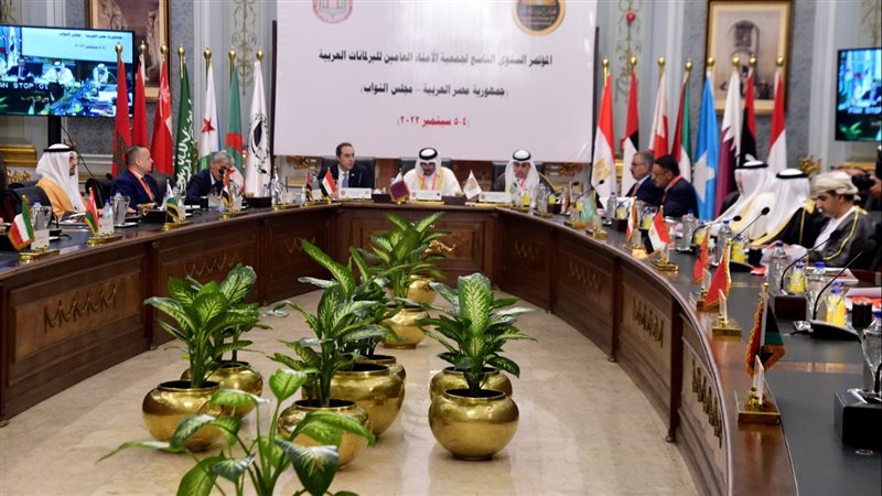 جانب من اجتماع أمناء