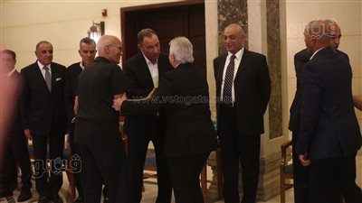 نجوم الرياضة وشخصيات عامة في عزاء شقيقة الخطيب | فيديو وصور 