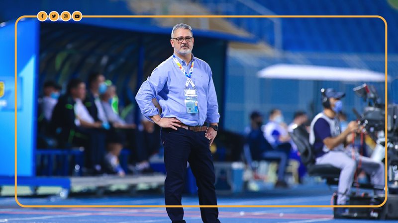 روجيرو ميكالي المدير