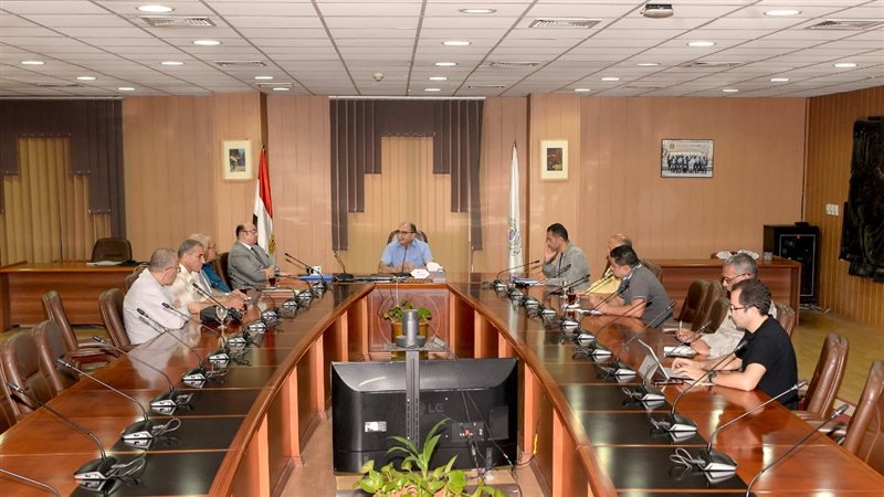 جانب من اجتماع بجامعة