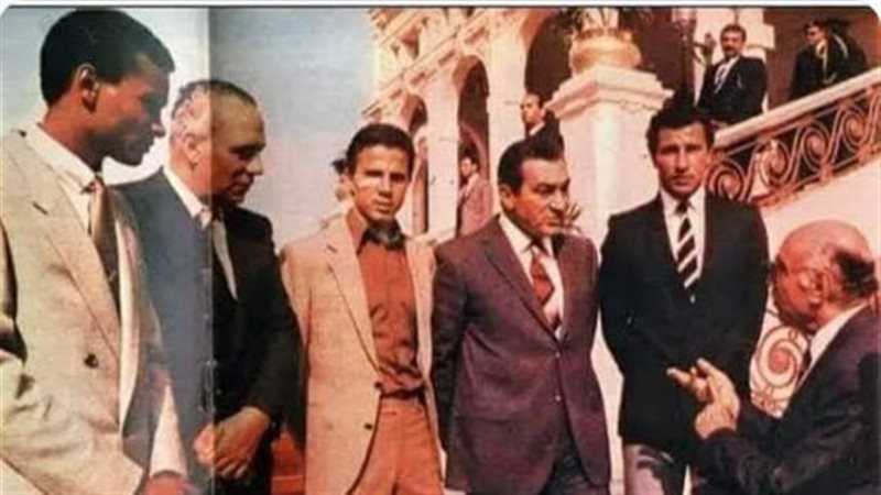 الرئيس الأسبق حسني
