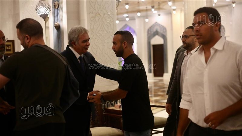 قفشة في عزاء والد