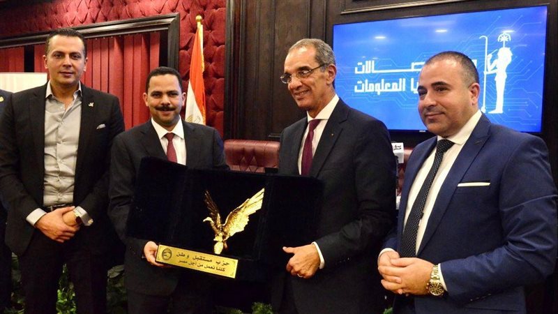 وزير الإتصالات 
