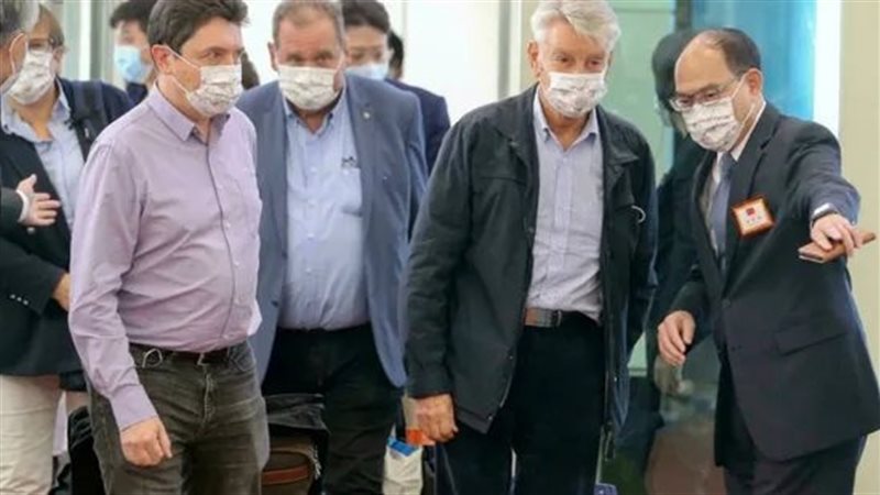 وفد من المشرعين الفرنسيين