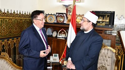 وزير الأوقاف يبحث ترتيبات مؤتمر زعماء الأديان مع سفير كازاخستان