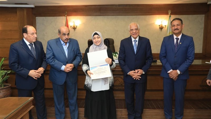 محافظ الجيزة يكرم