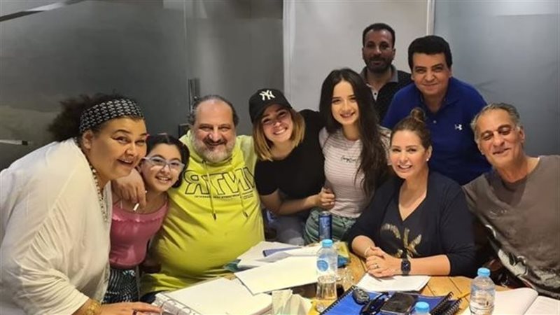 مسلسل أعمل ايه