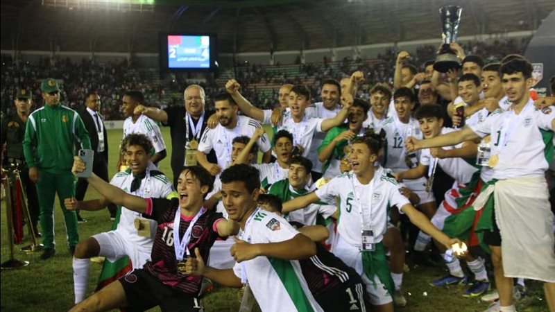 تتويج منتخب الجزائر