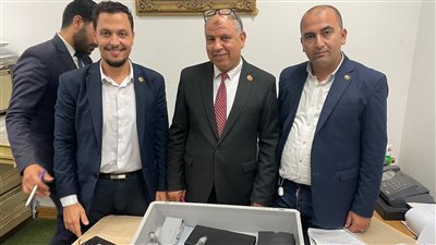 سبائك ذهب بالجسد وطائرات تجسس داخل دباديب.. حيل المهربين بمطاري القاهرة وبرج العرب