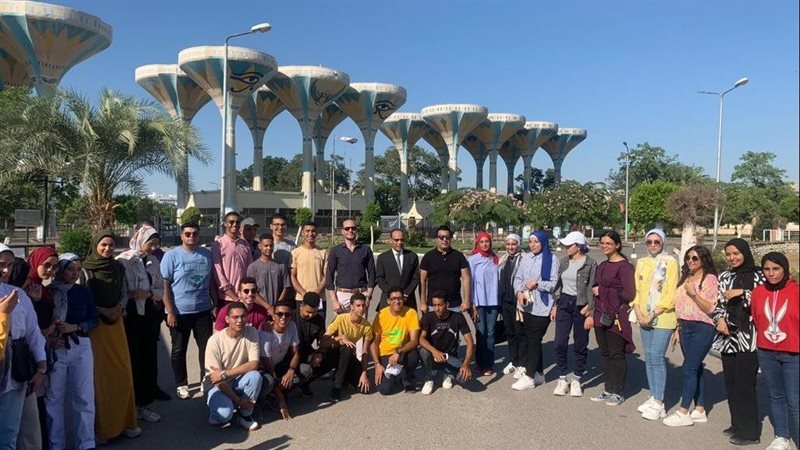 طلاب جامعة القناة