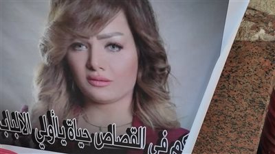 والدة شيماء جمال تصل جلسة النطق بالحكم على المتهمين بقتل ابنتها | صور