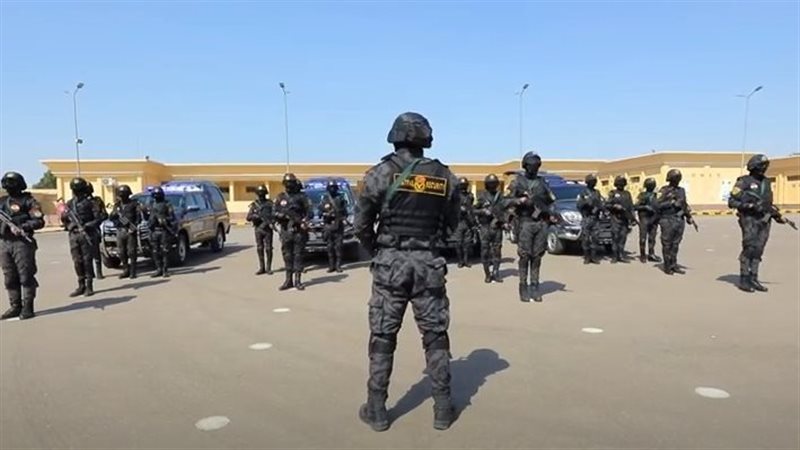القوات الخاصة تداهم