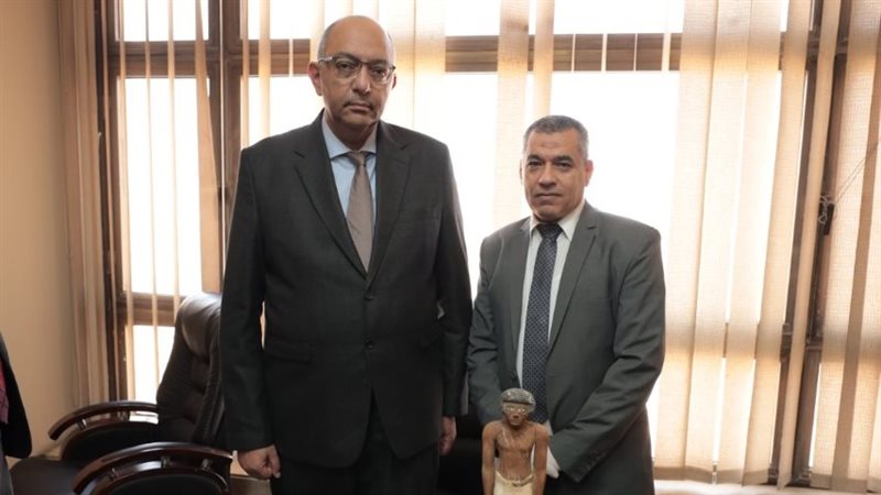 استرداد تمثالين أثريين