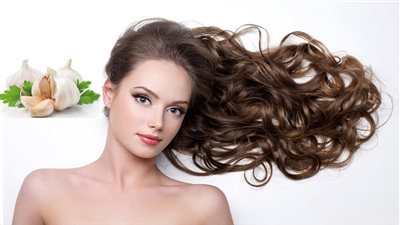 لتنعيم شعرك وتقويته.. خلطات من الطبيعة لها مفعول السحر