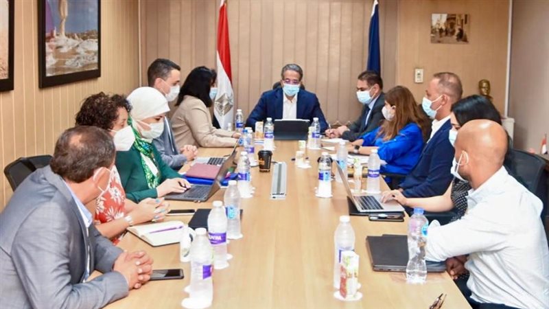 اجتماع وزير السياحة
